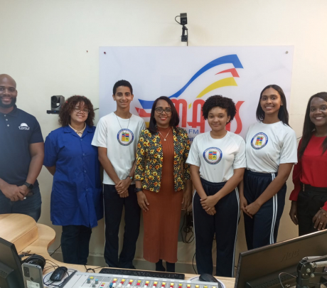 Estudiantes del IPL resaltan el valor formativo de los actos patrióticos